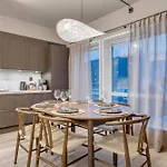 Arctic Lux With Sea & Mountain View Apartment