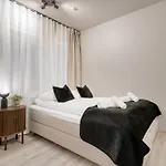 Arctic Lux With Sea & Mountain View Apartment *