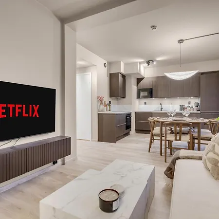 Arctic Lux With Sea & Mountain View *