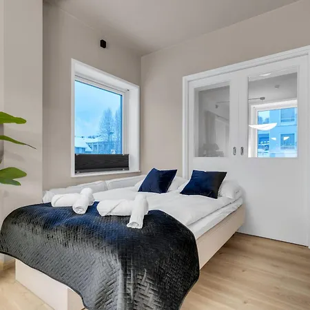 Arctic Lux With Sea & Mountain View *