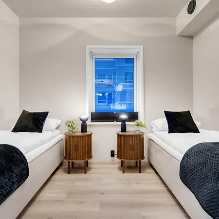 Arctic Lux With Sea & Mountain View Apartment *