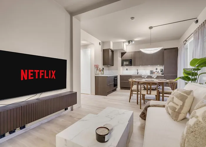 Arctic Lux With Sea & Mountain View *