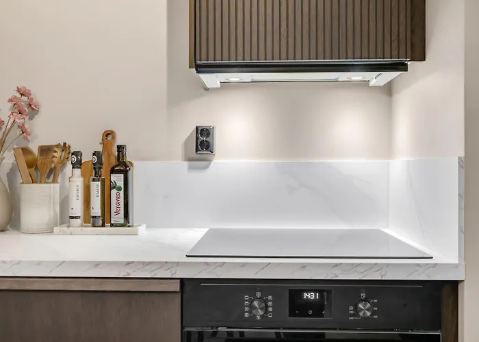 Arctic Lux With Sea & Mountain View דירה *