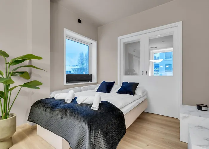 Arctic Lux With Sea & Mountain View *