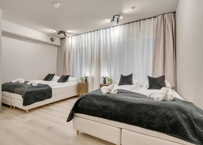 Arctic Lux With Sea & Mountain View דירה